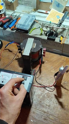 Variable magnetic flux for galvanic isolation