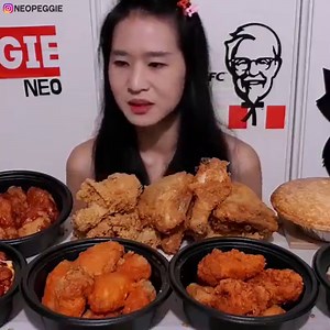 In LA eating KFC Fried Chicken Wings! It comes in 3 flavors: Buffalo, Honey BBQ & Nashville Hot Wings. Also tried the Chicken Pot Pie and Famous Bowl. FULL VIDEO:https://bit.ly/2BdKMAE | Peggie Neo