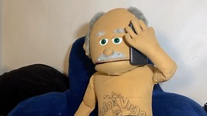 Who’s Elbi 🧐🤔❓❓ #puppetwave🏄🏻‍♂️ #papi👴🏼 . . Come see papi 👴🏼 And ur fav puppet family live on the #puppetwave🏄🏻‍♂️ stand up comedy tour... click link in bio for tickets 🎫 info or go to: https://linktr.ee/Joselitodapuppet 10/18 - Milwakee, WI 10/30-10/31 -New York,NY 11/7 - (private show) 12/16 - Boca Raton, Fl 12/17 - Tampa, Fl | Joselito