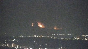 New wildfire burning west of Ken Caryl in the Deer Creek Canyon area. the #QuarryFire is 100 acres and growing. Nearly 600 homes being evacuated. This is the view from our camera at the State Capitol. More information posted online. https://www.denver7.com/news/local-news/hundreds-evacuated-west-of-ken-caryl-as-the-quarry-fire-burns-in-jefferson-county | Denver7