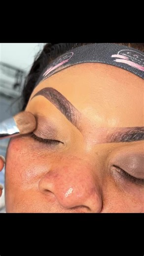 SIMPLE EYESHADOW TUTORIAL FOR BEGINNERS. THIS BROWN SMOKY EYESHADOW TUTORIAL WILL HELP YOU AS A BEGINNER TO BLEND PROPERLY. #makeuptutorial #fypシ゚viral #MakeupArtist #foryoupage #makeuphacks #beginners #ireland #positivity #women #reelsviralシ #reelsfbシ #reelviral | Naomi Plusglam