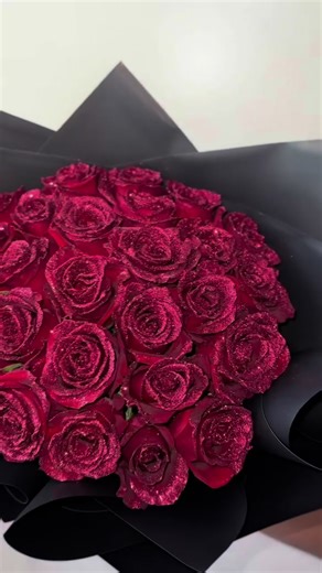 Glitter Roses: Stunning Floral Arrangements for Every Occasion