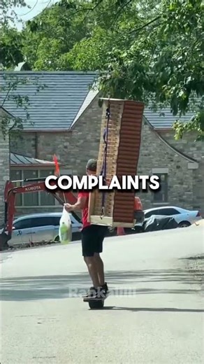 This Delivery Guy Carries 30 Pizzas At Once 😳