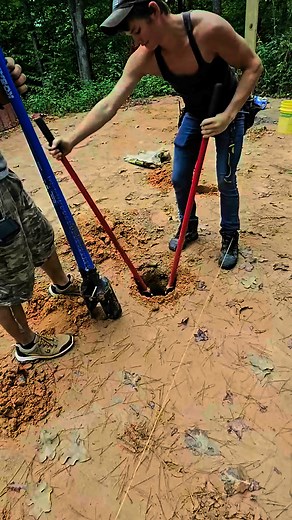 Bros Digging post hol | David Jones
