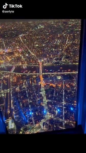 Just visited the iconic Tokyo Skytree! Standing at 634 meters, it’s the tallest structure in Japan. From the observation deck, you can see the endless expanse of Tokyo's vibrant cityscape. Exploring this bustling metropolis is like wandering through a sea of lights and dreams. Can't believe how massive Tokyo is. #TokyoSkytree #Tokyo #Japan