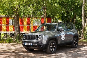 Jeep Renegade 4xe : baroudeuse des villes et des champs - Salon Caradisiac Electrique/hybride 2021