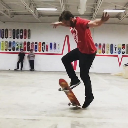 Here’s a pretty sweet cartwheel I landed once. #skateboarding #fyp #foryoupage #allthedifference #allthedinosaurs #arebirdsordead #orworkattarget