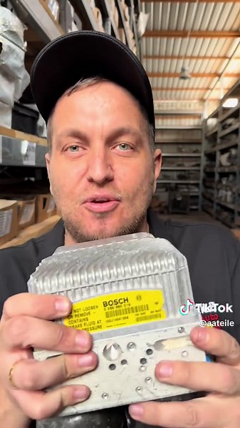 🔥 BLOC ABS MERCEDES : ÉNORME DIFFÉRENCE DE PRIX 🚨 Chez le constructeur Mercedes, le bloc ABS peut coûter jusqu’à 2 200 € 💸 Chez nous ? 👉 À partir de 400 € la pièce, selon modèle et référence. Même fonction, même utilité, grosse économie pour nos clients. 💬 400 € au lieu de 2 200 €, c’est cher ou pas cher ? Dis-nous ton avis en commentaire 👇 ⸻ 🔧 Bloc ABS Mercedes disponible pour de nombreux modèles De la Classe A jusqu’à la Classe G (selon références). 📲 Contacte-nous avec modèle année mo