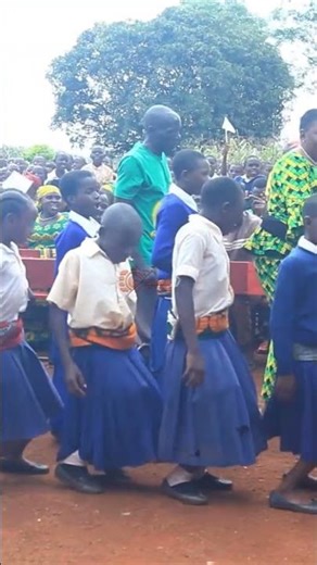 Utapenda viuno vya watoto wa shule #kasulu #bongomovies #amani #tanzania