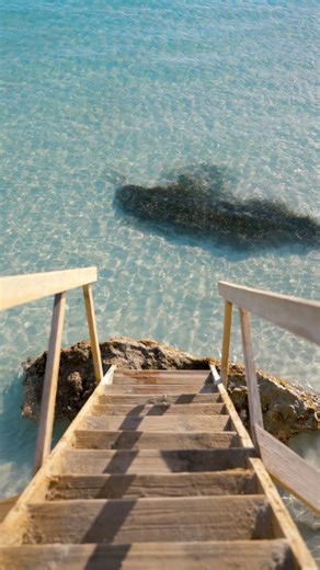 Turn your desktop daydream into a real life getaway—complete with the space you need and the extras you deserve. | Embassy Suites by Hilton