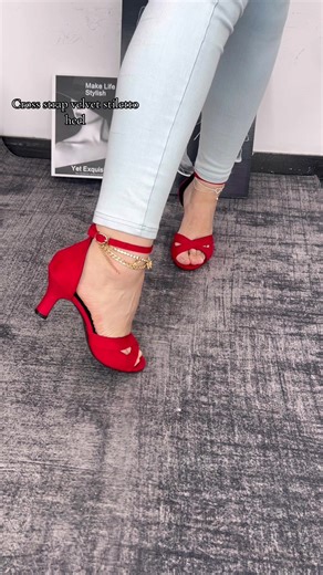Comfy & elegant velvet cross strap stiletto heel#viralshoes #trendyshoes #womenheels #sliponshoes #stiletto #stilettoheels #comfyheels #tiktokmademebuyit #spotlightfinds