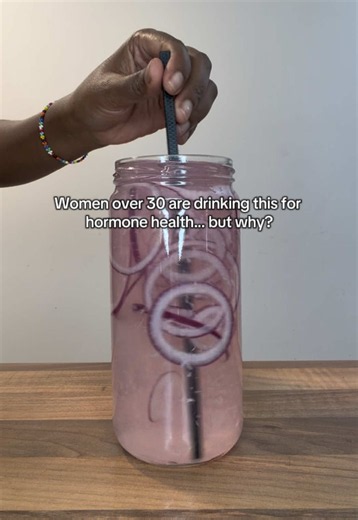 Simple ingredients, made into a warm drink that fits easily into a women’s wellness routine. This blend is often enjoyed as part of everyday habits around digestion, circulation and overall hormone health. Sometimes keeping things simple and consistent is what makes a habit easier to stick with. #hormonebalance #womenswellness #hormonehealth #herbaltea #womenover30