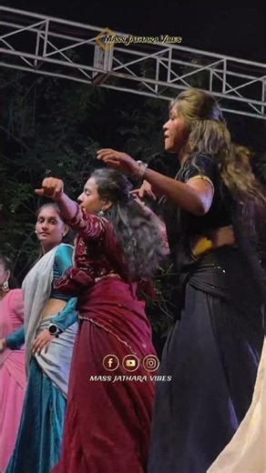 Chinnu Stunning Dance Vibes: Pakkinti Mogudukemo Pattimancham on festival! #shorts #chinnu #event