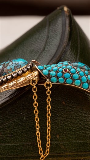 Why is this snake eating its own tail? 🐍 This rare early Victorian gold bracelet shows the Ouroboros - an ancient symbol of eternity, rebirth… and in this case, eternal love 💘 #antiquejewelry #snakejewelry #vintagejewelry #serpent #ouroboros #jewelry #history #antiquejewelery #serpent #jewelrydesign | Ravensbury Antiques