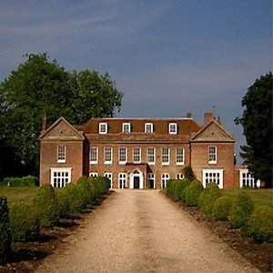 “What happened in these houses changed domestic life and family forever.” In the documentary series At Home with the Georgians, Prize-winning author Amanda Vickery uncovers the secrets of the British Georgian home by investigating the lives of the people who lived in them. Based on her highly acclaimed book, she becomes the ultimate house detective, unlocking the doors to a lost world. 🏰 Watch now: ➡️ acorn.tv/athomewiththegeorgians/ | Acorn TV