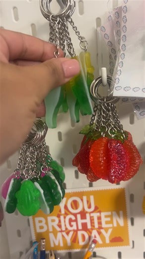 Let’s package an order together 💚🐊🧡 #cutekeychain #florida #alligator #handmadegifts