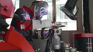 TIG DynamicWire - always the right wire speed. The DynamicWire feed system automatically adjusts the wire speed to the current conditions. This means that the optimum amount of wire is always available – without any manual adjustment. #froniuswelding #tigwelding #dynamicwire #unleashyourweldingpotential | Fronius Welding