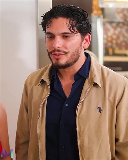 296K views · 13K reactions | Mi tía me criticó por no llevar novio a la cena familiar Cast: Isaac Maciel | Food Good | Facebook