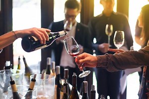 Alcohol at Company Events: Guidelines for Mitigating Risk at Holiday Gatherings