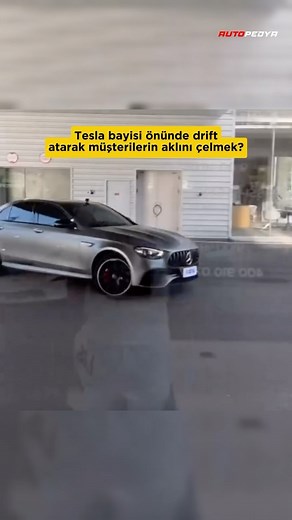 Autopedya | Tayfun Özbakır on Instagram: "🤯Net kafa karıştırır. @autopedya @autopedya @autopedya @autopedya #otomobil #araba #car #cars #automobile #reels #keşfetteyim #keşfetteyiz #efsanegarage #trending #trendingnow #trendingreels #instareels #türkiye #autopedya #carayolu #arabamanya #otopark #anlatanadamlar #volvo #tesla #ilginç #batarya #elektrikliaraç #ev #mercedes #bmw"