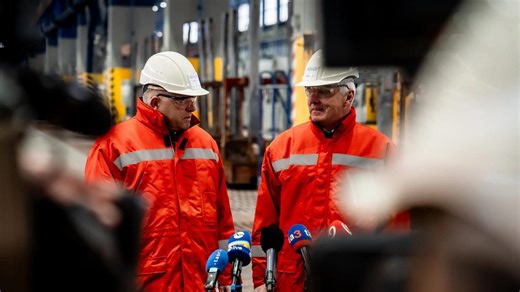 Fico podáva Slovalcu záchranné koleso: Dočká sa reštartu výroby? Opozícia hovorí o farizejstve