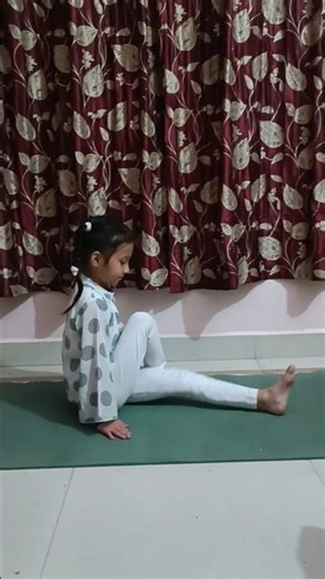 Ardha Matsyendrasana, Half Spinal Twist, Detox & Stretch 💪 #shorts #shortsfeed