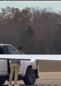 Here’s a video that appears to show Coach Charlie Weis boarding a plane to disembark with Coach Lane Kiffin | Jay Wes Moore