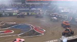 LOS ANGELES‼️ THIS. IS. MONSTER JAM WORLD FINALS 23 🤩 Tune into the Monster Jam Live Stream on YouTube to watch the JCB racing championship📱 youtube.com/live/_8ArruC4A… #MJWFXXIII | Monster Jam