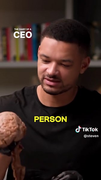 What it feels like to hold a human brain… 🧠 #podcast #health #science #doctor