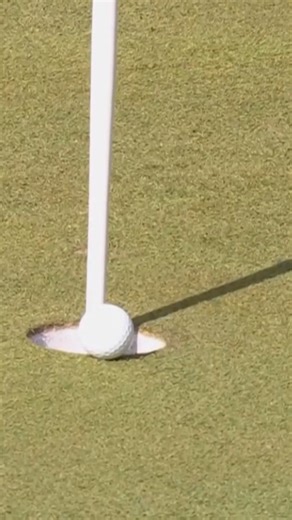 Justin Rose pulled the string to inches away from the cup on No. 7. 😳🏴󠁧󠁢󠁥󠁮󠁧󠁿 @ROLEX | #ROLEXSeries | Golf Channel