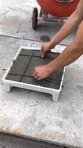 Molding Carved Cement Floor Tiles.