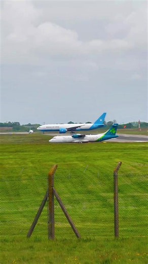 Maersk Boeing 777 & Aer Lingus ATR 72-600 Racing 😁🎶#planespotting #aviation #birmigham #777 #atr