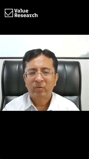 In this interview, Rajeev Thakkar of PPFAS Mutual Fund AMC discusses investing in high-quality businesses, evaluating when to pay premiums for stocks like Infosys and Wipro, and buying strategically during downturns. ▶️Full interview: vro.in/s201609 #investmentstrategy #financialgoals #marketvaluation #mutualfunds #stockmarket #longterminvestment #financialplanning #valueresearch | Value Research