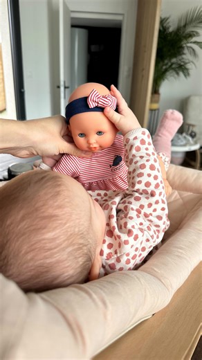 🌸 Lauralee | momlife 🌸 on Instagram: "On a équipé les grands parents ! Nina aura tout son petit confort là-bas, sans que j’ai besoin de déménager la maison 🤣 Les réf : - Chaude haut Chestnut @joie_baby_fr - Lit parapluie Amigo 120 @joie_baby_fr - Tapis motricité @nubyfrance - Cuillères bébé @nubyfrance - Anneaux de dentition @nubyfrance *produits offerts sans obligation d’en parler Famille • Bébé • Puériculture • Maternité"