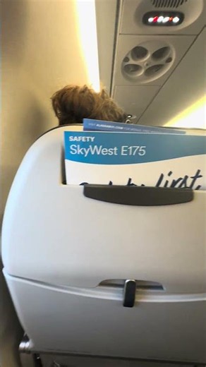 Inside Alaska Airlines (SkyWest) Embraer 175 #alaskaairlines #skywest #economyclass