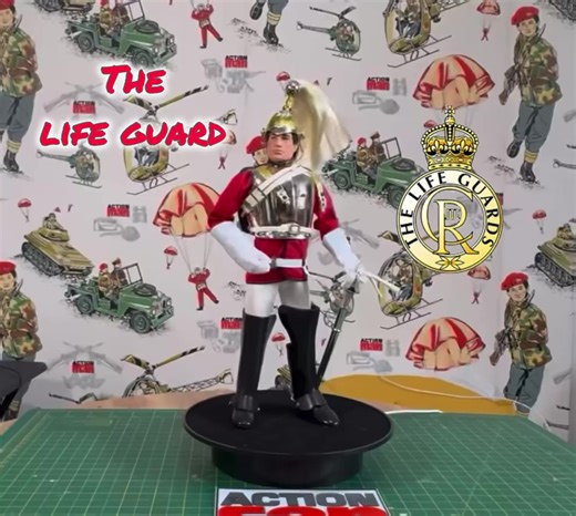 The lifeguards Action man uniform come learn about it with Action fan on YouTube