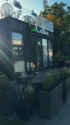 Ранок у кав’ярні — це особлива атмосфера ☕️🤎 Трохи затишку, аромат свіжої кави й новий день попереду ✨ #кавярня #кава #ранок #затишок #зоря