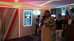 Guess who paid a visit to MBO the Starling tonight🤩? Remember to catch them in A MOMENT OF HAPPINESS this 25 January at #mbocinemas! #新年泰瘋狂 #AMomentOfHappiness | MBO Cinemas