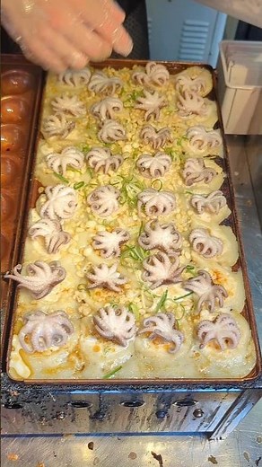 踊りだこ 道頓堀店 大阪 難波 イイダコが一匹入ったたこ焼き