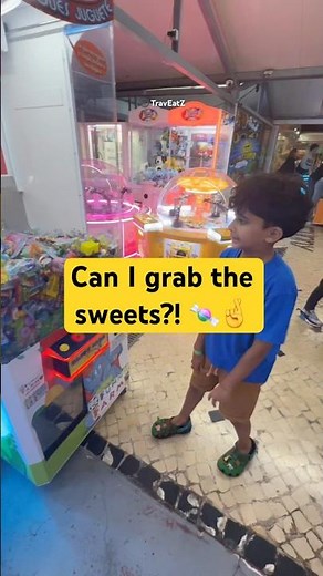 🎯 Almost Won! 😭 Tried to Grab Sweets with the Crane & It Slipped! 🍬