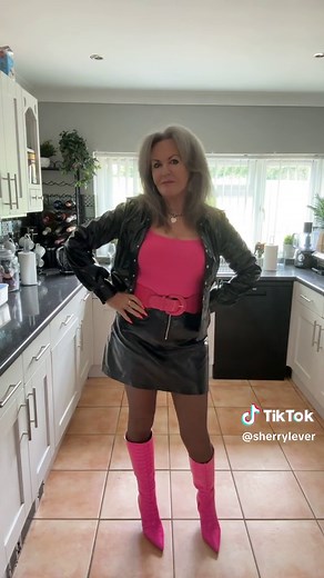 Sherry Lever (@sherrylever)’s videos with Pink - Aerosmith