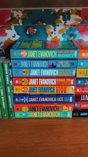 Stephanie Plum Series - Cozy Mystery Book Recommendations