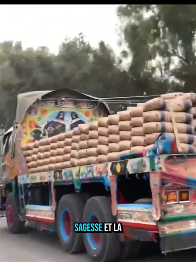 Réparation d'un camion en équipe avec une ingéniosité impressionnante. #reparation #bricolage #automobile #camion