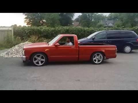 V8 S10 on air ride with kp 6 link. Full lift to slammed