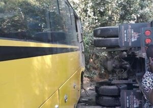 Video: JUTC bus crashes into overturned truck - Jamaica Observer