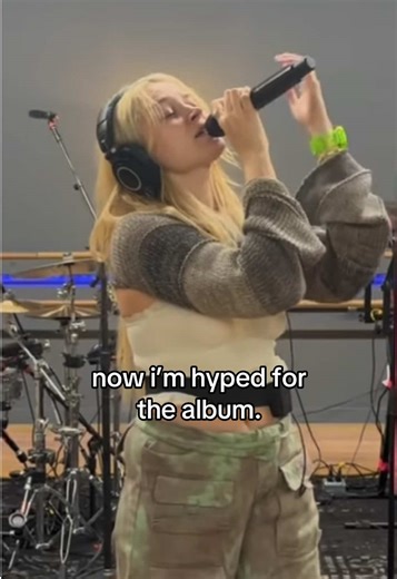 LoLa Zouaï's Desert Rose Live Performance