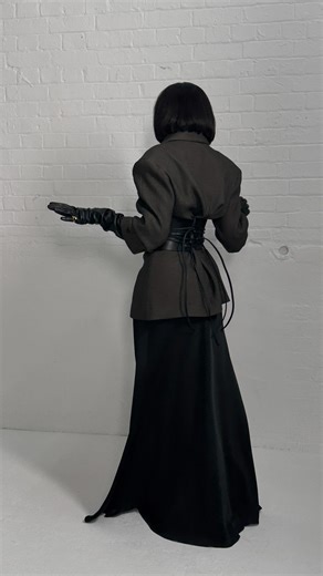 FLORA | Style Blogger on Instagram: "Maxi skirt in winter 🖤, which is your favourite look 1,2,3,4 or 5? @centi_fashion Comment ´Maxi’ and I’ll send you direct links"