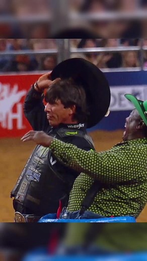 79K views · 4K reactions | J.B. Mauney put on a show for bull riding fans at RodeoHouston with an 88.5 point ride! 鸞 #wrangler #longlivecowboys #rodeohouston #TeamWrangler | Wrangler Western | Facebook