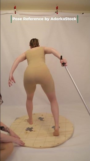 360° Turn Around Pose Reference for Artists - Lunge forward with "sword" #posereference