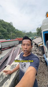 1.9M views · 10K reactions | Rem Blong Truk Trailer Masuk Jalur Penyelamat pada Minggu pagi sekutar pukul 08:00 22/12/2024, Disaat bersamaan ada Laka lain di Batas Kota sehingga lalu lintas macet total  | Om IRUL Explorer | Facebook